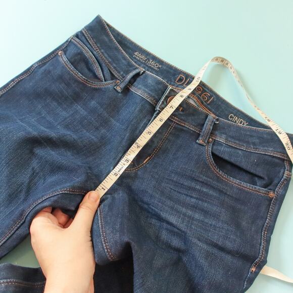 DL1961 Cindy Slim Boot Dark Wash Mid Rise Bootcut Jeans Size 29 - Picture 9 of 11